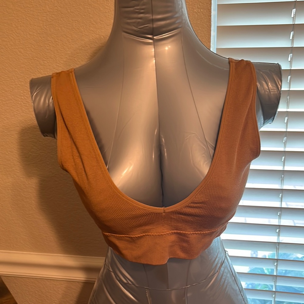 CROPPED LOW CUT TOP SIZE L